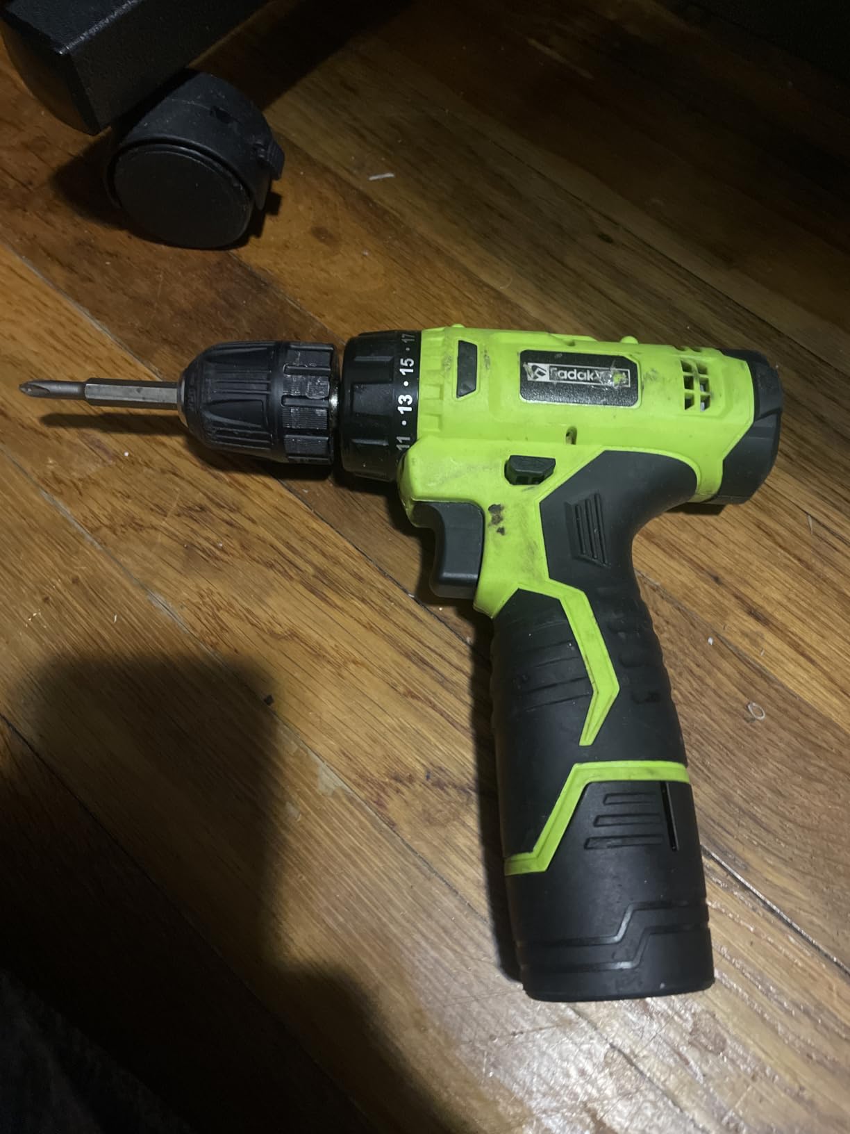 FADAKWALT Cordless Drill Set,12V Power Drill Set with Battery and Charger, Electric Driver/Drill Bits, 3/8'' Keyless Chuck,21+1 Torque Setting, 180 inch-lbs, with LED Electric Drill Set (Green) customer photo 1