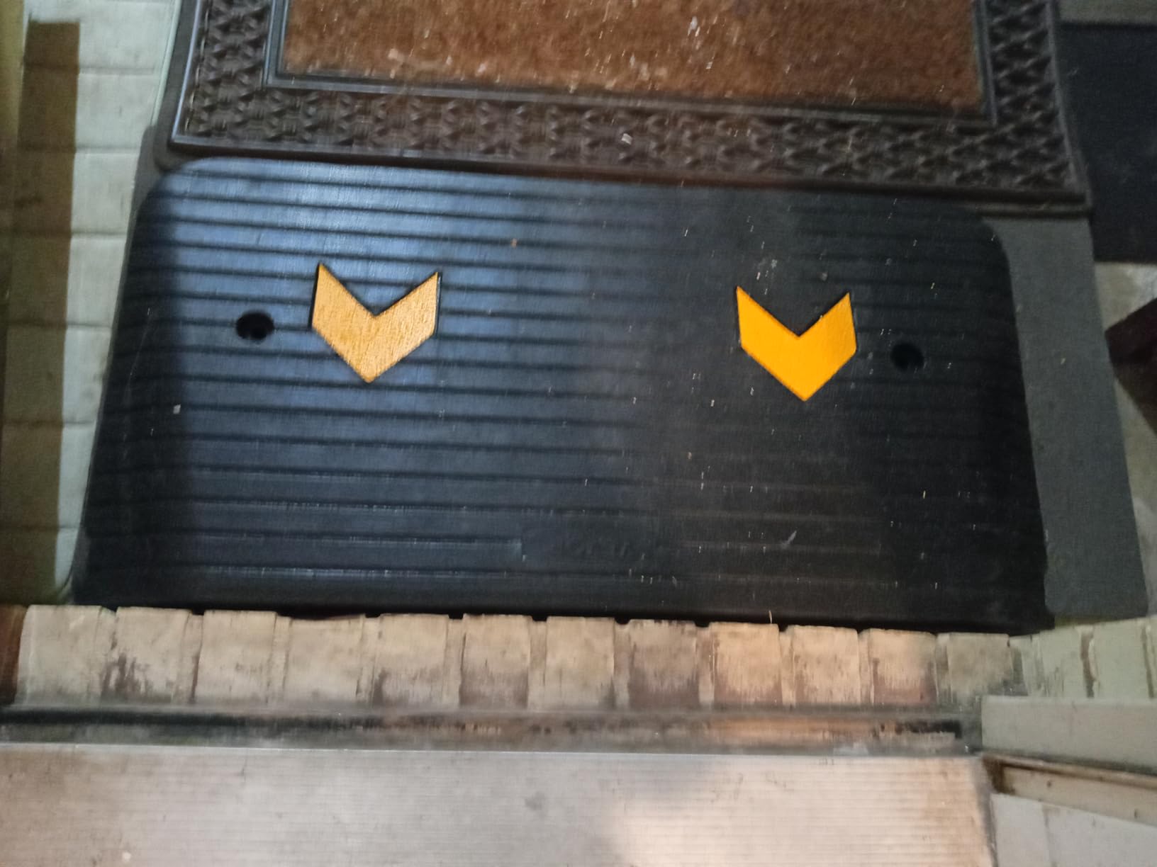 VEVOR Rubber Threshold Ramp, 1