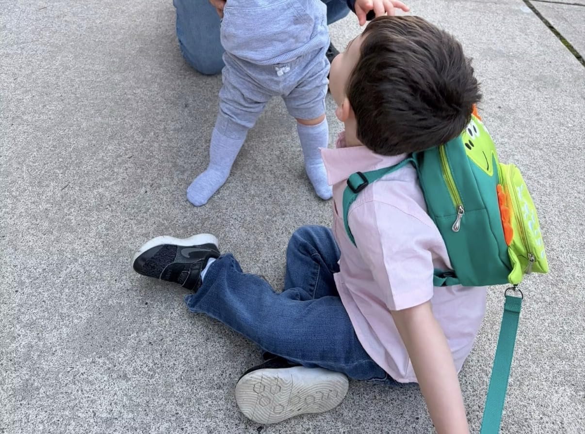 Accmor Toddler Harness Backpack Leash, Cute Dinosaur Backpacks with Anti Lost Wrist Link, Cute Mini Child Backpack Wristband Tether Strap and Protection Leashes for Boys Girls Aged 1-3 Years customer photo 2