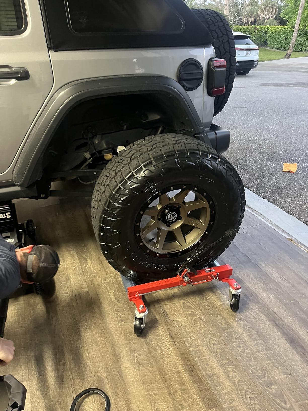 VEVOR Car Wheel Dolly, 6000 lbs/2722 kg Car Moving Cart with Brakes, Set of 4 Piece, Heavy-Duty Vehicle Dolly, Moving Cars, Trucks, Trailers, Motorcycles, and Boats customer photo 1
