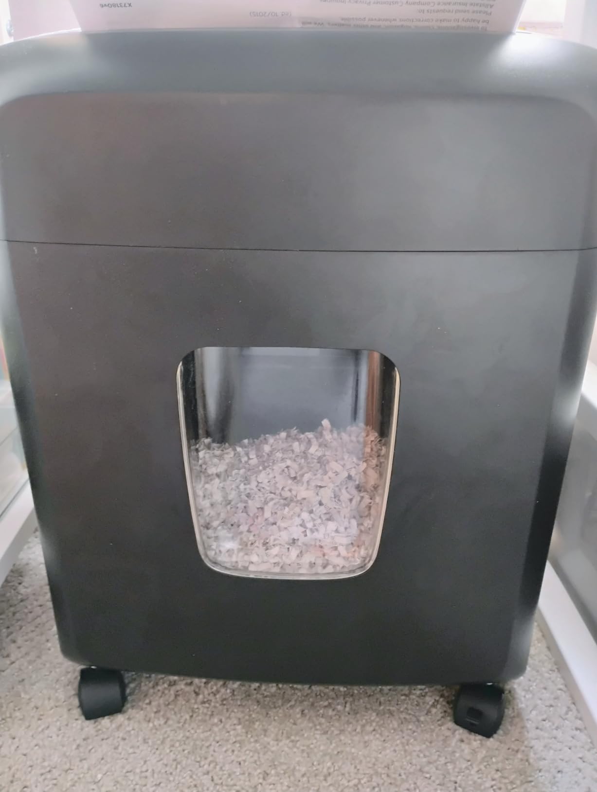 Amazon Basics High Security Micro Cut Paper Shredder, 8 Sheet Capacity, CD and Credit Card Shredder with Pull Out Bin, Black customer photo 2