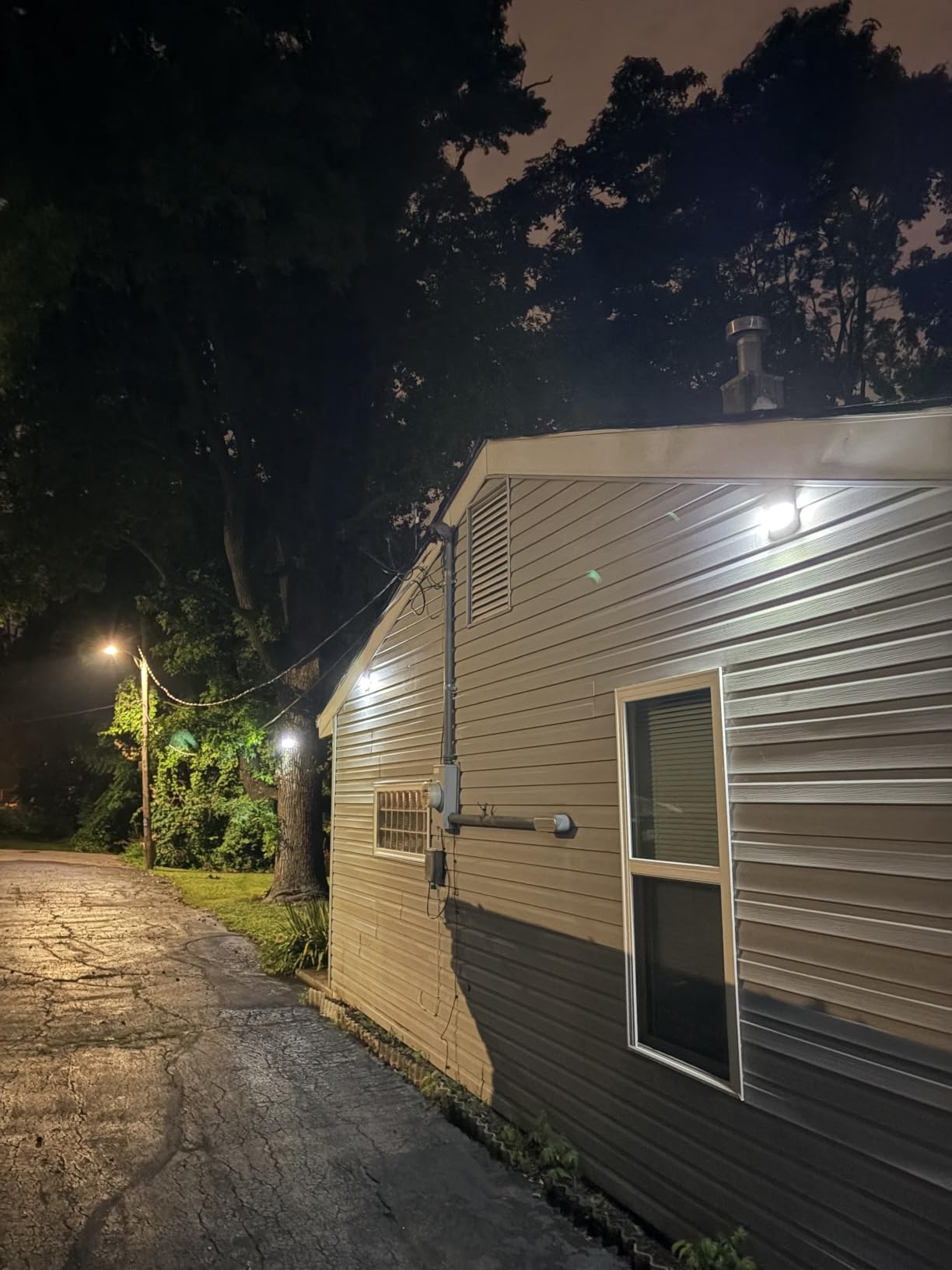 Solar Outdoor Lights, 2-Pack Super Bright 178 LEDs Motion Sensor Wall Light with 270° Wide Angle & 3 Modes, Waterproof Solar Powered Security Light for Patio Garden Garage Front Door customer photo 2