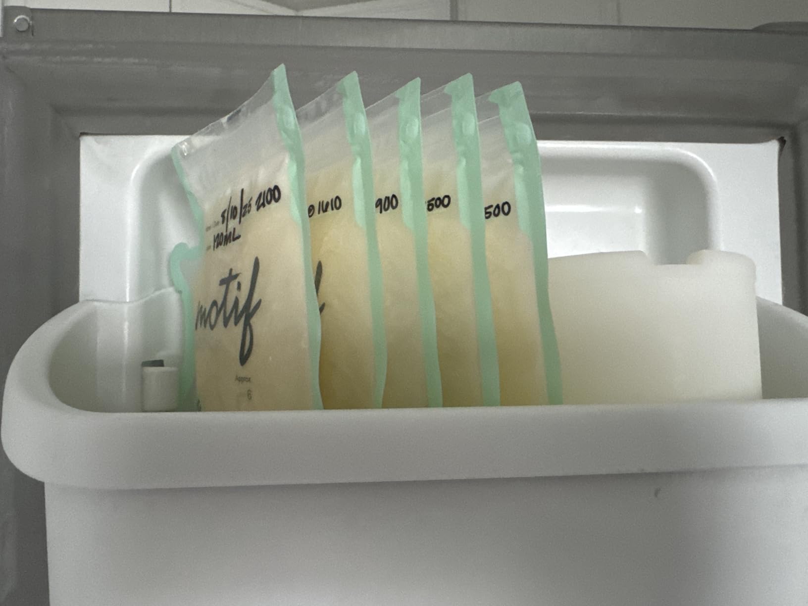 Motif Medical Breastmilk Storage Bags, 100 Count customer photo 1