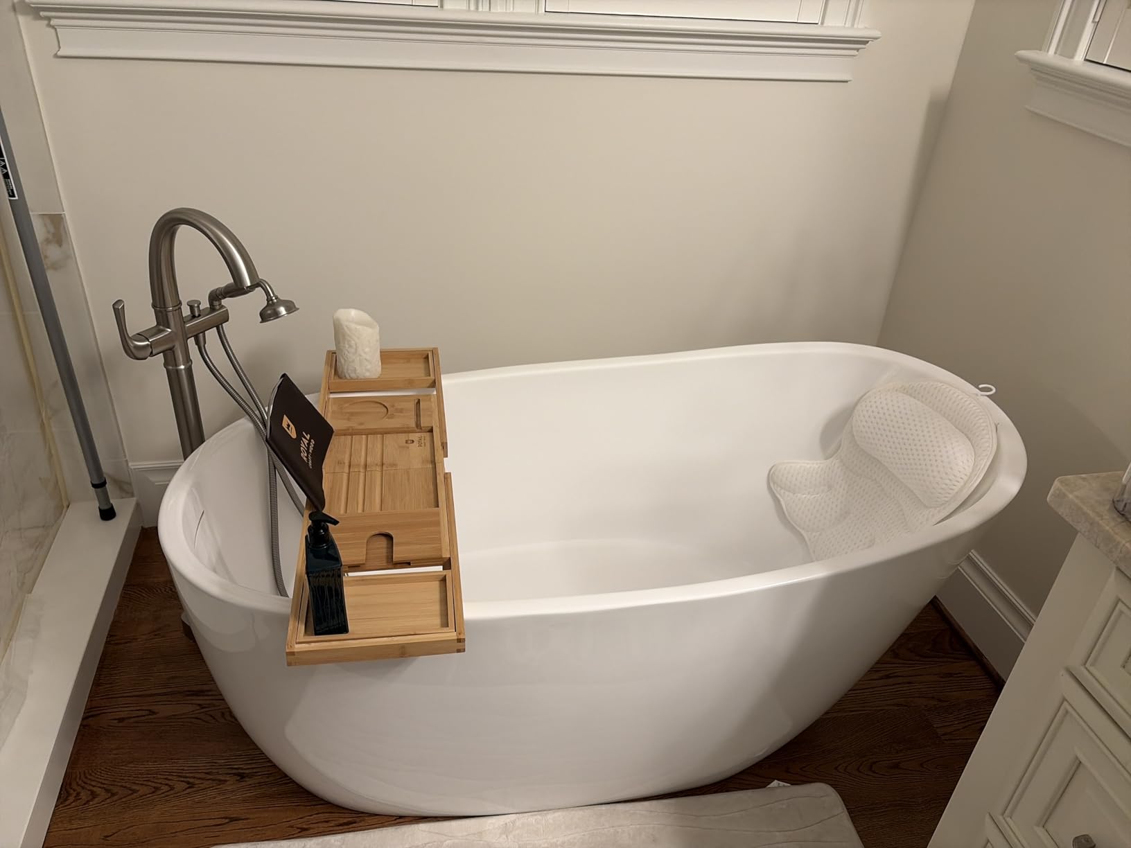 61 in. x 31 in. Classic Oval Acrylic Free Standing Tub, Heavy Duty Deep Soaking Tub, Bathroom Stand Alone Tub, Freestanding Bathtub SY1255 (Glossy White) customer photo 2