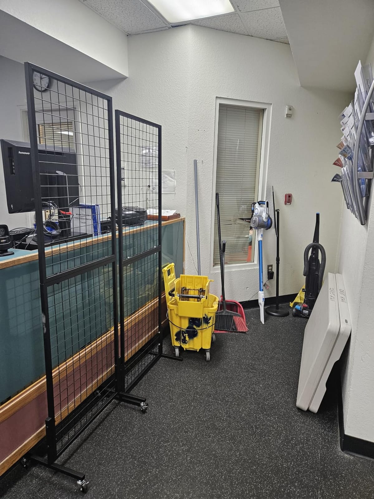 1.8' x 5.7' Grid Wall Panels Standing Wire Grid, Display Rack with T-Base Wheels Freestanding Gridwall Panel Tower for Shows, Black customer photo 2