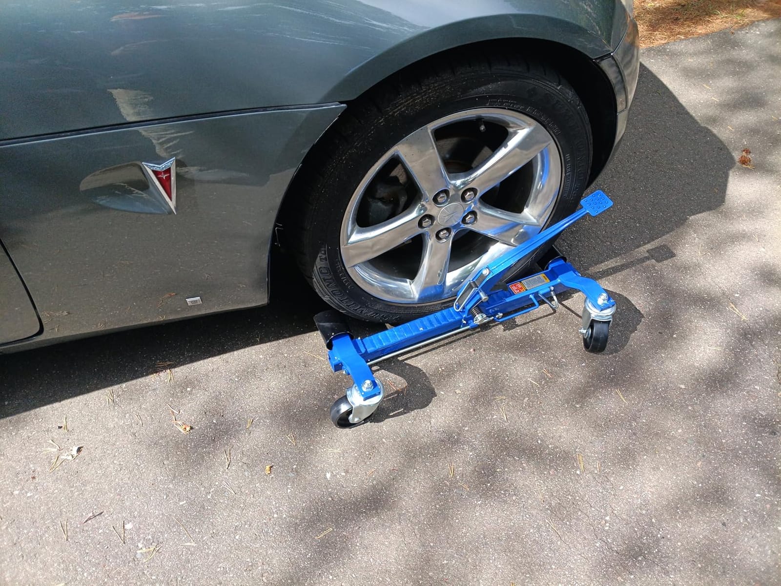 TUFFIOM Car Wheel Dolly Jack Set of 4, Mechanical 6000-lbs Car Skates, 12'' Wheel Vehicle Positioning Jack, Heavy Duty Rollers with Ratcheting Foot Pedal for Tire Auto Repair Moving, Blue customer photo 1