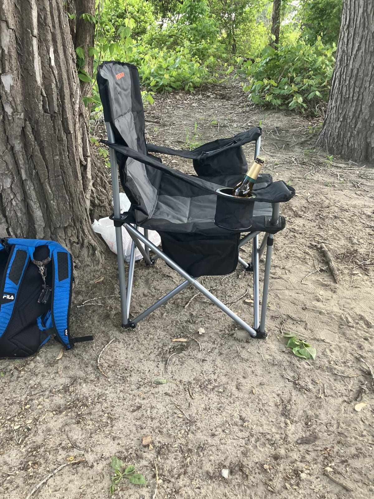 VEVOR Oversized Camping Folding Chair, Portable Heavy Duty Outdoor Quad Lumbar Back Padded with Side Pockets, Cup Holder and Cooler Bag for Beach, Lawn, Picnic, Fishing, Backpacking, Black | Portable Collapsible Seat With Side Pockets Cup Holder Cooler Bag, Steel Frame 550Lb Capacity, for Beach Lawn Picnic Fishing customer photo 2