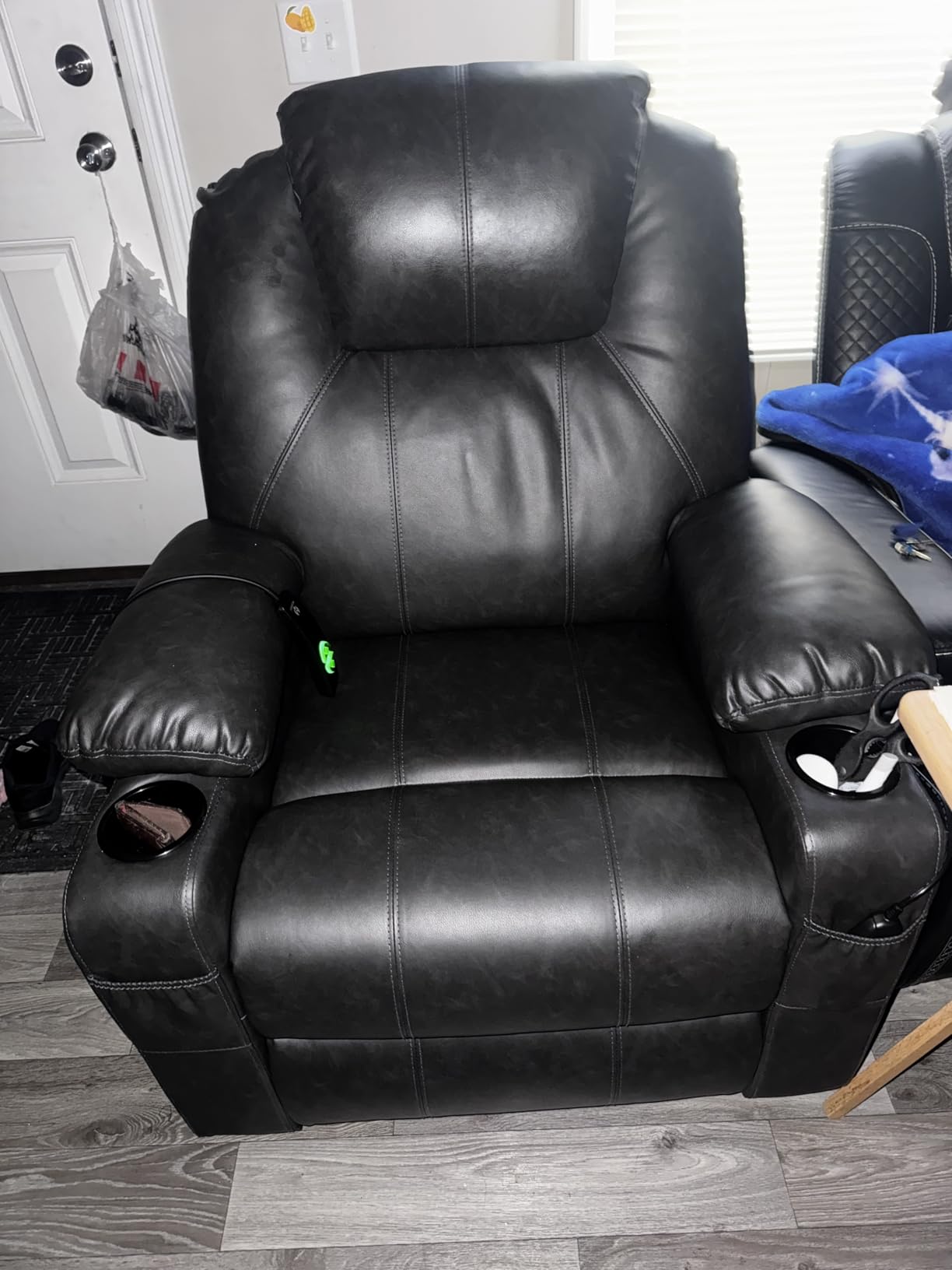 MCombo Power Lift Recliner Chair for Elderly, Lift Chair with Heat and Massage, FSC Certified, USB Ports, Cup Holders, Faux Leather 7040 (Black, Medium) customer photo 1