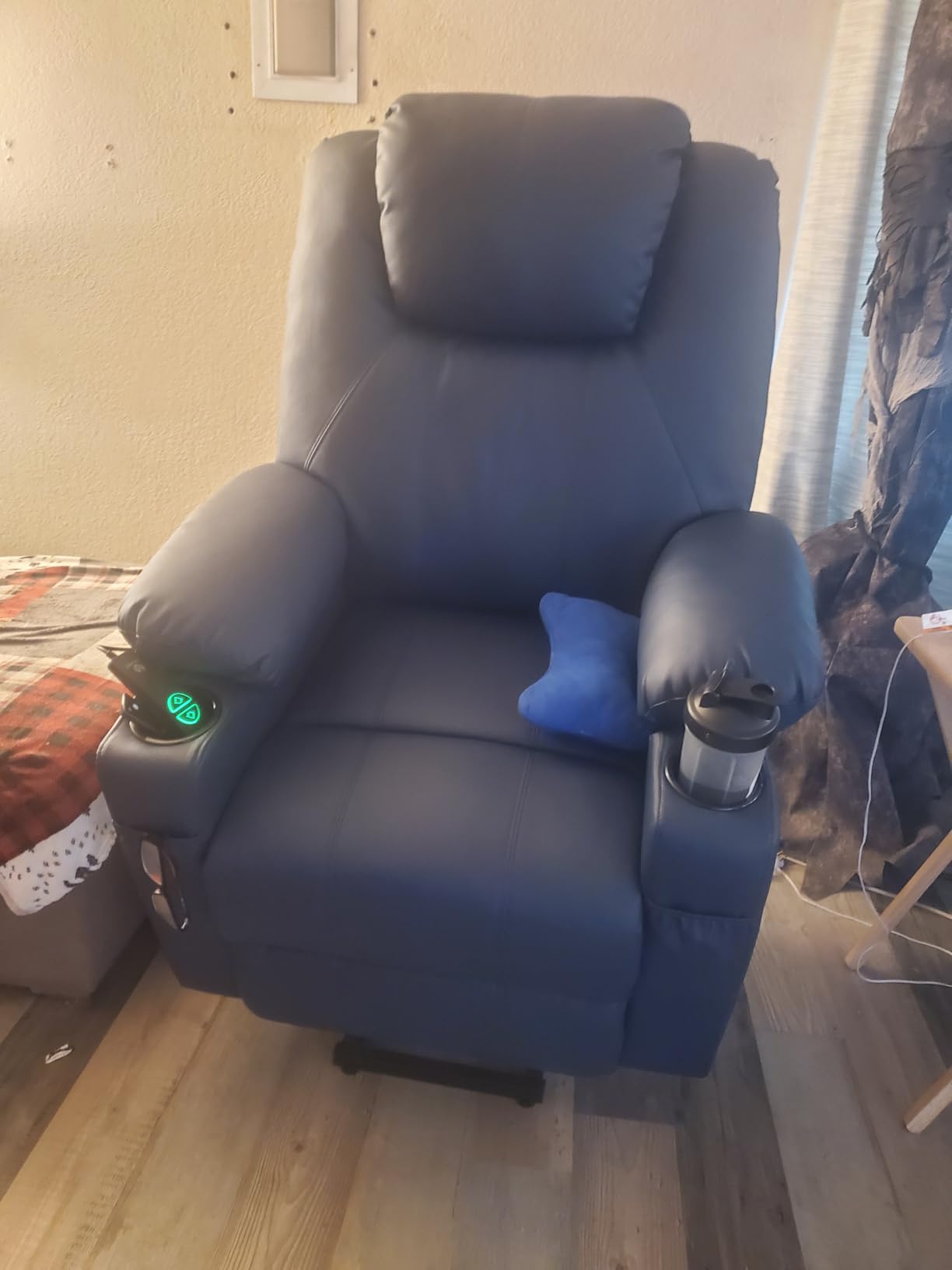 MCombo Power Lift Recliner Chair for Elderly, Lift Chair with Heat and Massage, FSC Certified, USB Ports, Cup Holders, Faux Leather 7040 (Black, Medium) customer photo 2