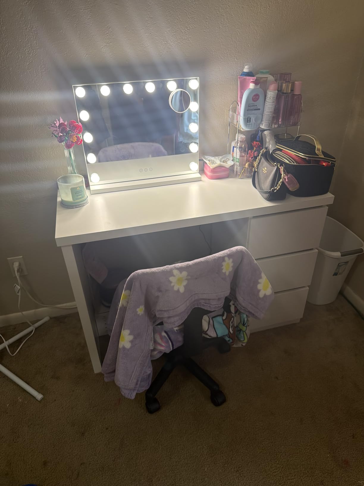 Vanity Mirror with Lights Lighted Makeup Mirror with Dimmable LED Bulbs,3 Color Lighting Modes,USB Charging Port Touch Control,Sturdy Metal Frame Design,White (50x40cm, 4.70) customer photo 2