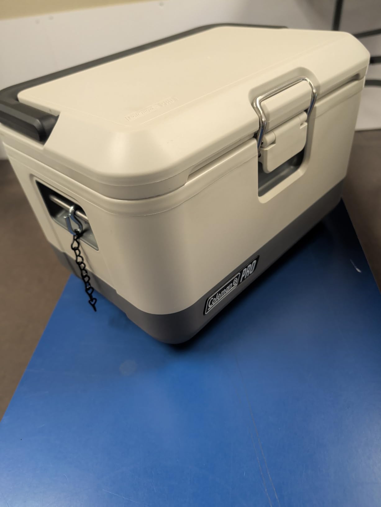 Coleman Pro Hard Cooler, Lunchbox, 9-Quart | Extra-Thick Insulation for Extended Cold, Durable Non-Slip Exterior, Sturdy Construction, 5-Year Warranty customer photo 1