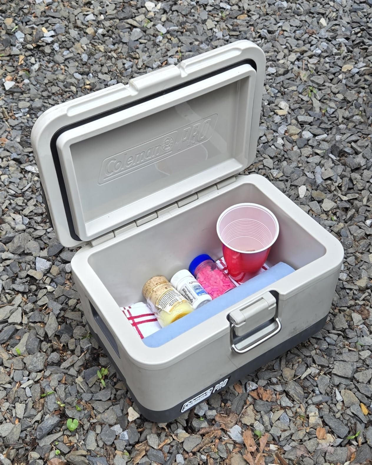 Coleman Pro Hard Cooler, Lunchbox, 9-Quart | Extra-Thick Insulation for Extended Cold, Durable Non-Slip Exterior, Sturdy Construction, 5-Year Warranty customer photo 2