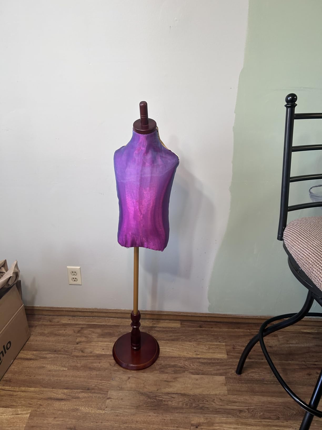 Bonnlo Upgraded Kid Dress Form, 10-12 Years Old Child Mannequin Torse Body with Adjustable Solid Wood Stand for Dress Jewelry Display (10-12 Years Old) customer photo 1
