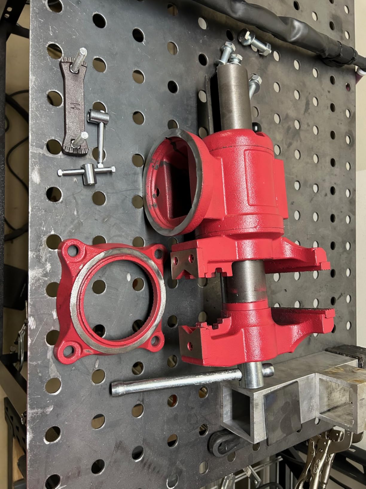 6” 360° Multi-Purpose Ductile Iron Bench Vise, 9900LB customer photo 2