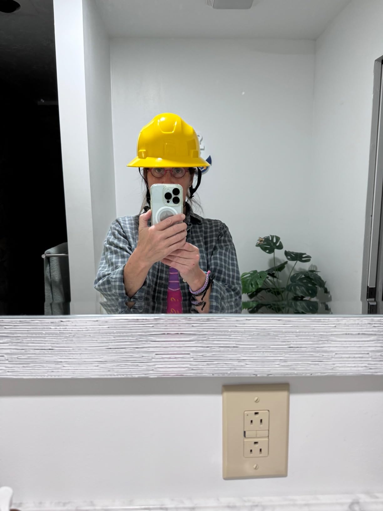 COOLJOB Full Brim Hard Hat, OSHA Construction Work Approved, HDPE Safety Helmet with 4 Point Adjustable Ratchet Suspension, Class E, G & C customer photo 2