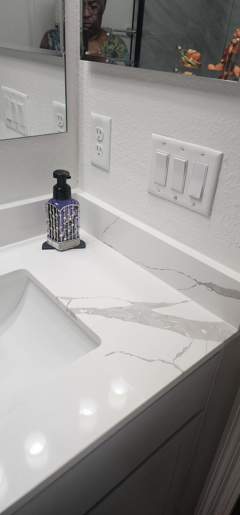 36 in.W x 22 in.D Quartz Calacatta River Vanity Top,with Undermount Middle Sink Vanity Top,with Two Sidesplash & One Backsplash,8 Inch Faucet Hole Spread Bathroom Vanity Sink Countertop customer photo 1