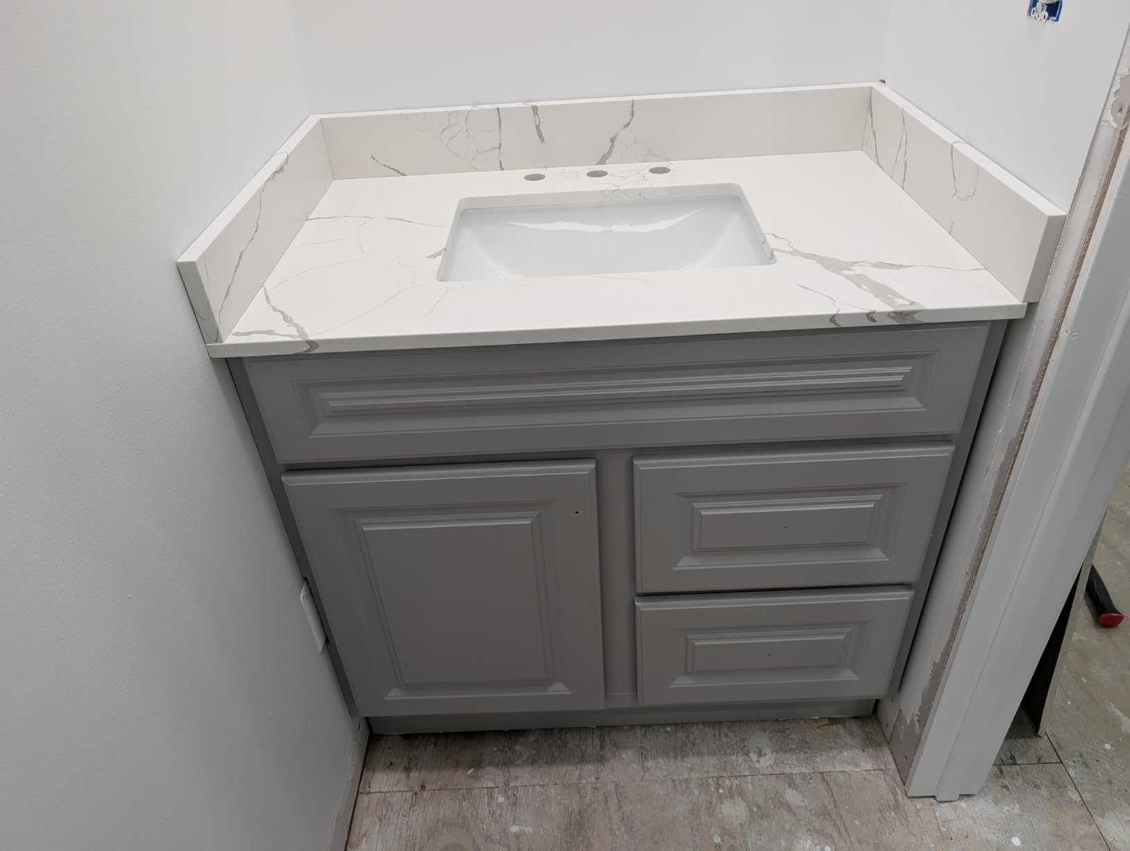 36 in.W x 22 in.D Quartz Calacatta River Vanity Top,with Undermount Middle Sink Vanity Top,with Two Sidesplash & One Backsplash,8 Inch Faucet Hole Spread Bathroom Vanity Sink Countertop customer photo 2