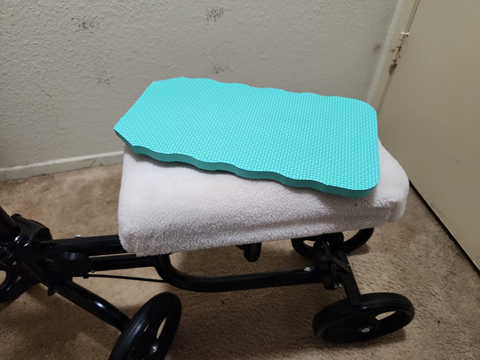 BodyMed Knee Walker, Steerable for Foot Injuries - Adjustable Scooter with Dual Brakes, Detachable Fabric Basket & Cushioned Pad - Better Alternative to Crutches for Leg Recovery customer photo 1