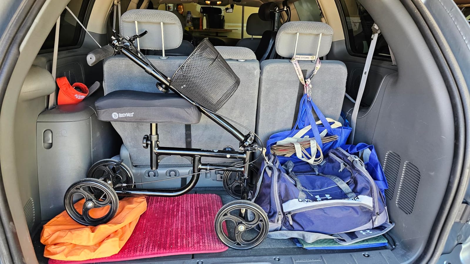 BodyMed Knee Walker, Steerable for Foot Injuries - Adjustable Scooter with Dual Brakes, Detachable Fabric Basket & Cushioned Pad - Better Alternative to Crutches for Leg Recovery customer photo 2