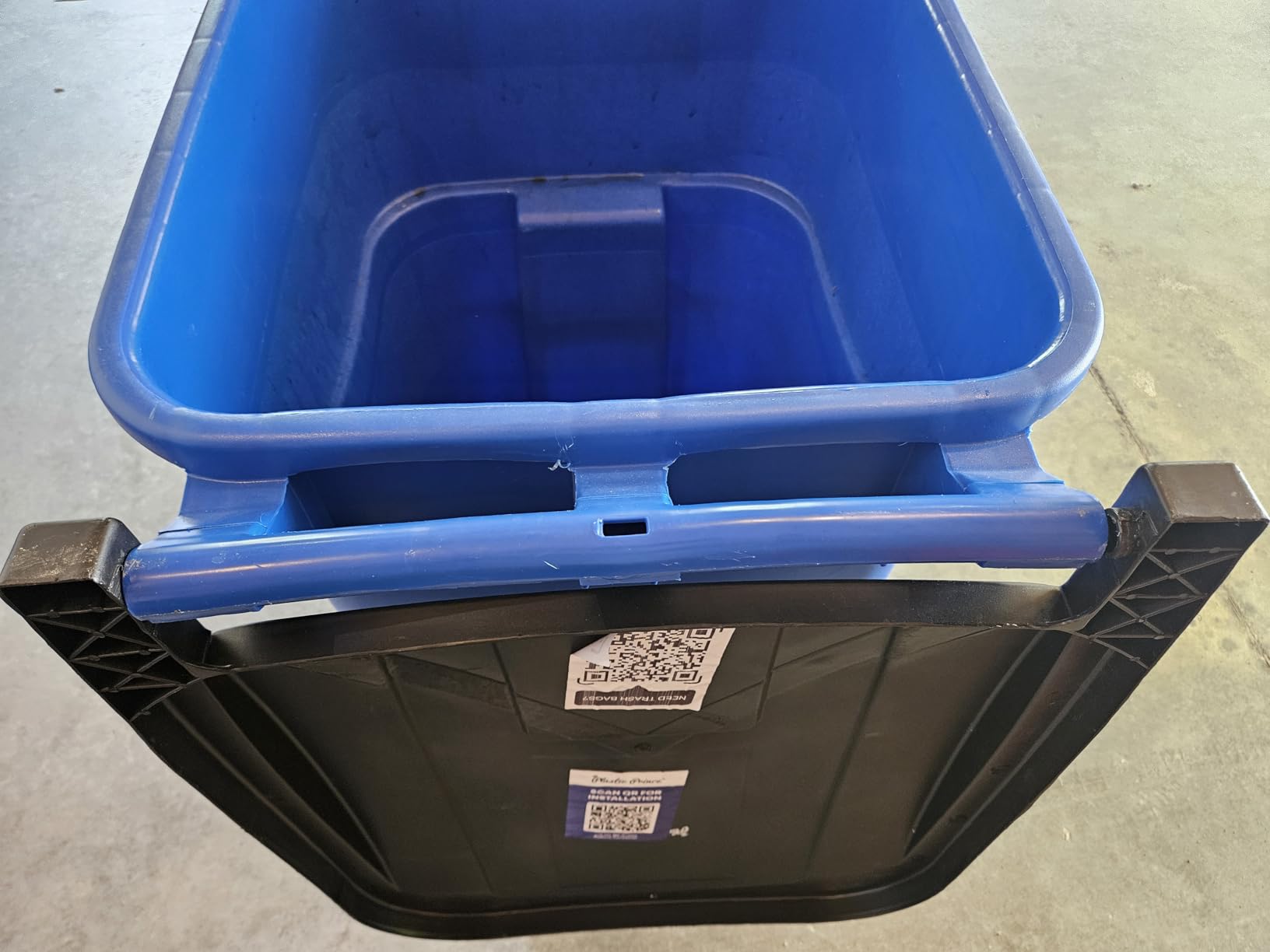 Plastic Prince 50 Gallon Trash Can with Lid Rollout Large Recycling Bin Outdoor Garbage Can Commercial Heavy-Duty Recycle Bin with Wheels, Blue customer photo 1