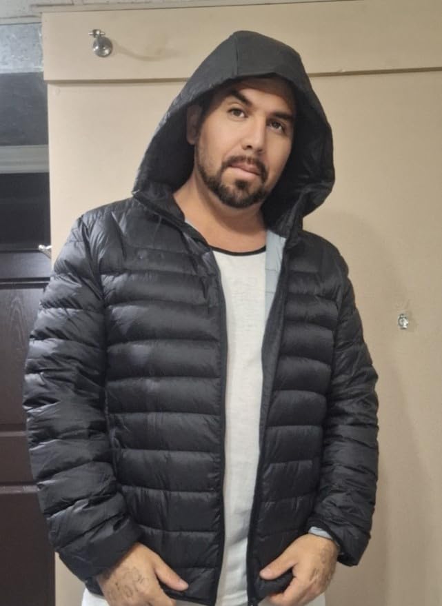 Rdruko Men's Down Puffer Jacket with Hood Packable Lightweight Puffy Winter Coat Hooded customer photo 2