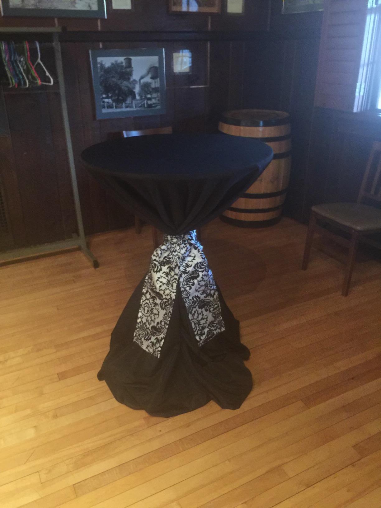 Flash Furniture 30 in Wood Round Cocktail Table, Black customer photo 1