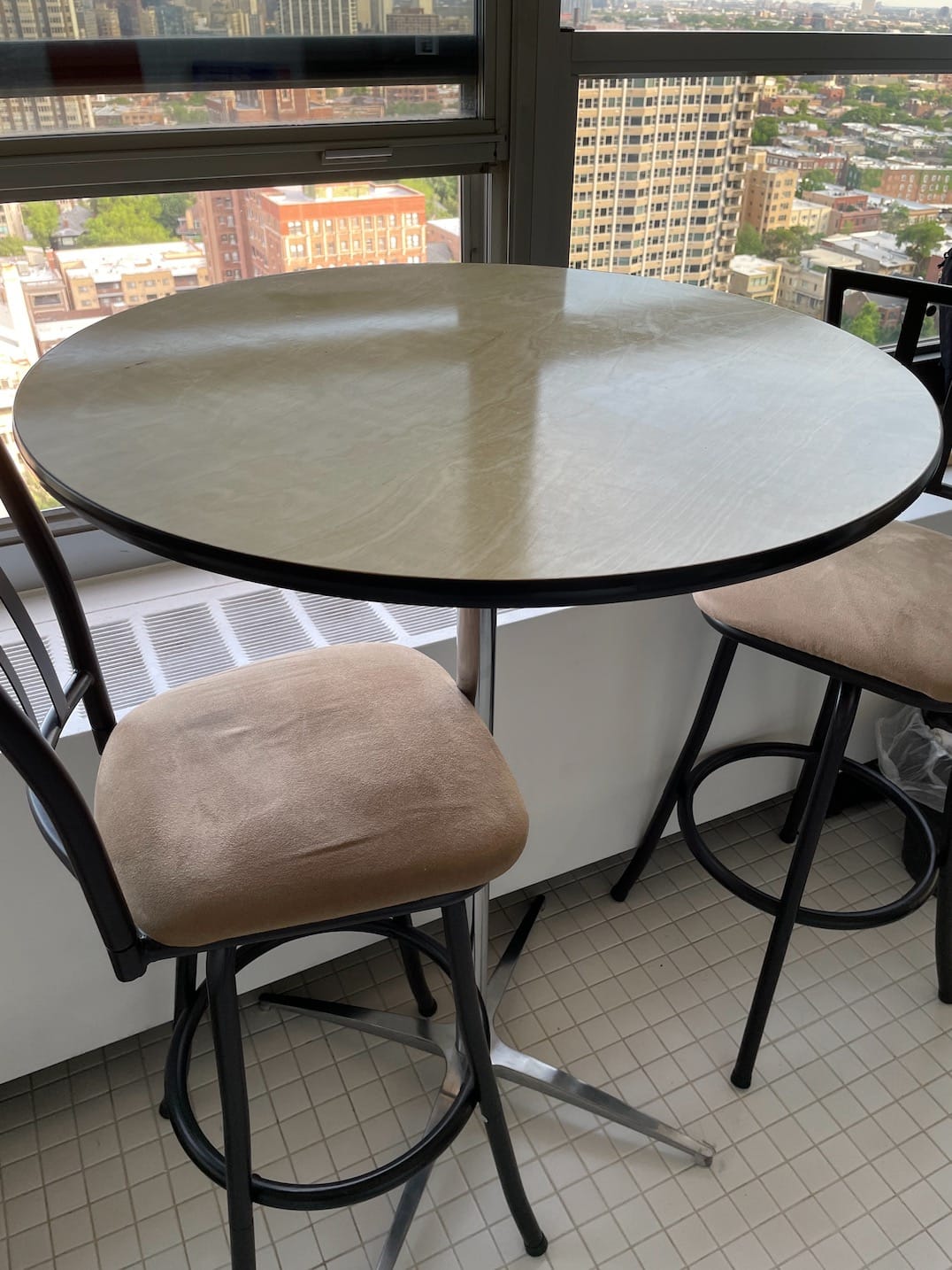 Flash Furniture 30 in Wood Round Cocktail Table, Black customer photo 2