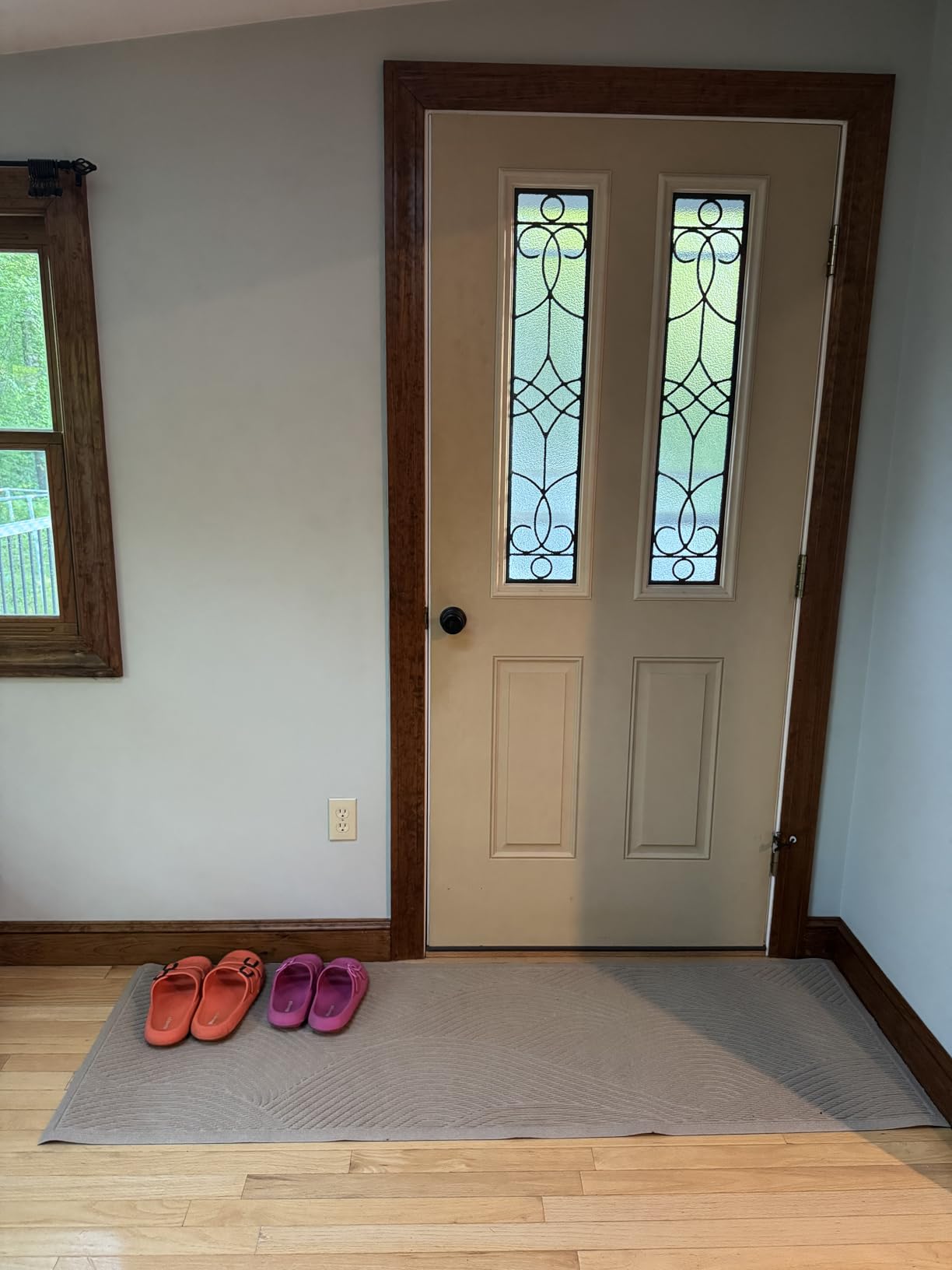 HIYARD Sturdy Front Door Mat, Absorbent Muddy Dirt Resist Welcome Door Mats Outdoor Indoor, Stain and Fade Resistant, Non-Slip Backing Entry Mat Low Profile Doormat for Entryway, 29x17, Beige customer photo 1