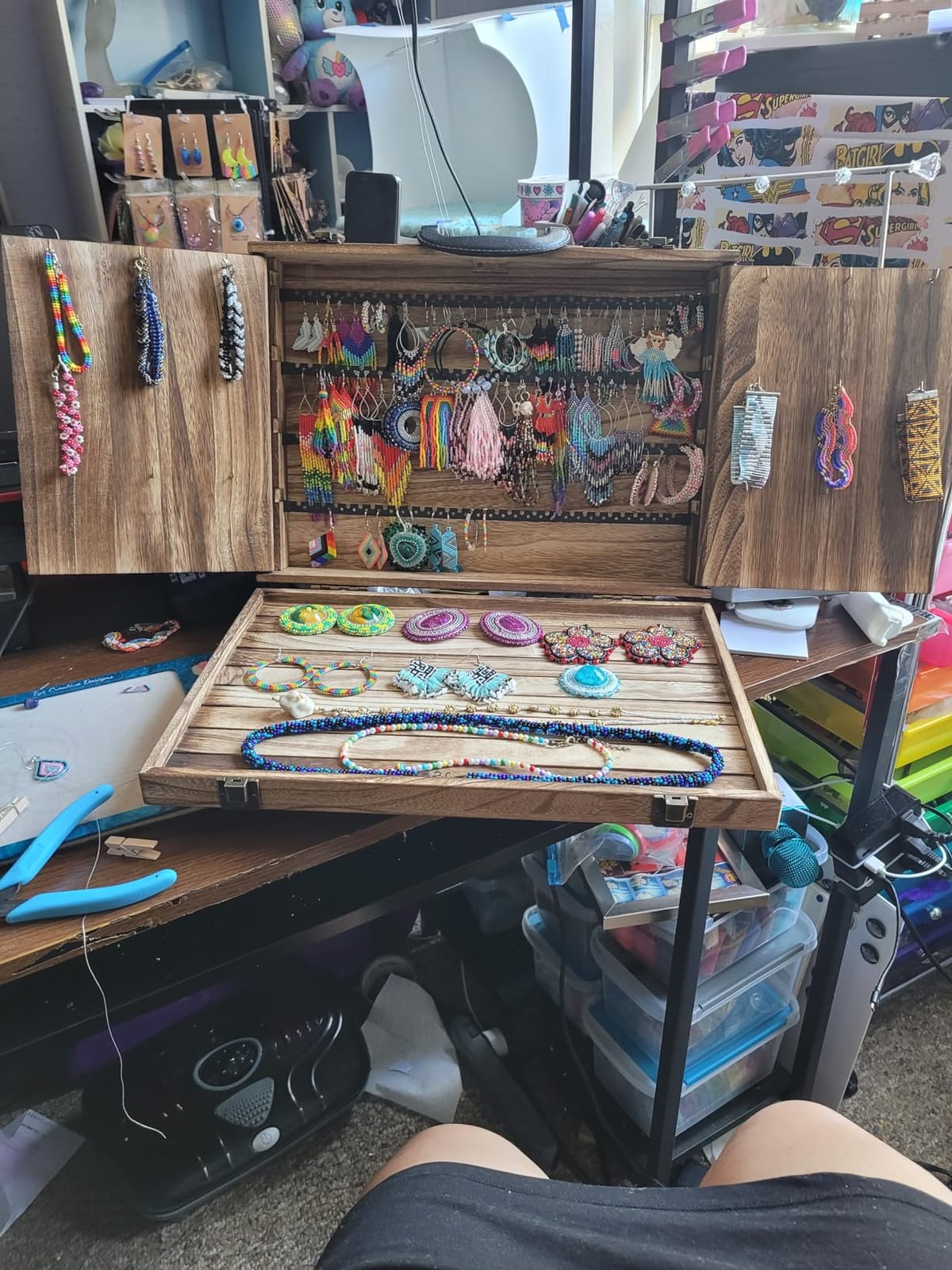 Earring Display for Selling, Portable Wood Jewelry Display Case, Large Capacity Jewelry Display for Selling, Earring Card Holder Organizer with Lock for Earrings, Bracelets, Necklaces customer photo 2