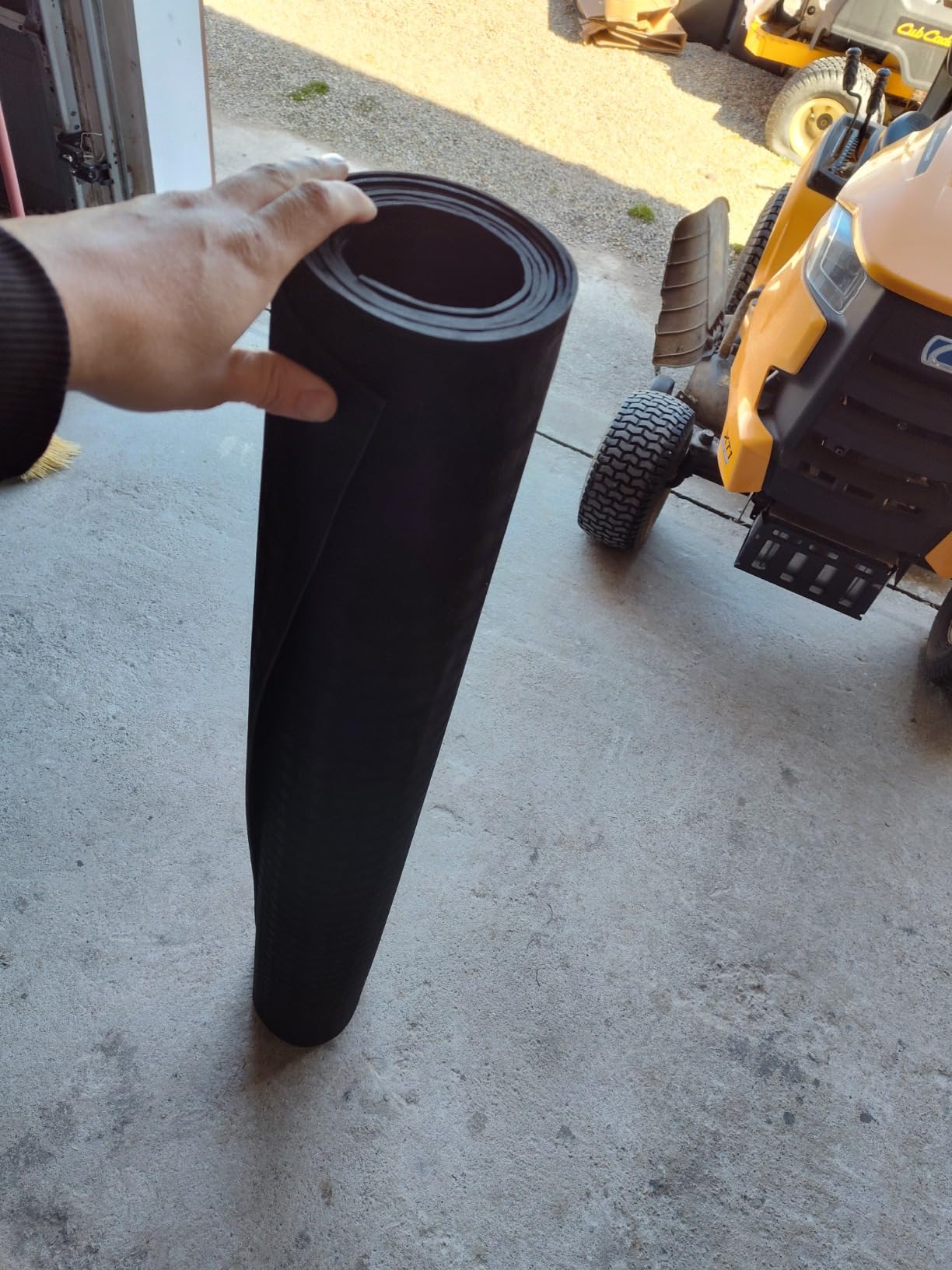 Heavy Duty Coin-Grip Rubber Flooring Roll, 4' x 8', 1/8