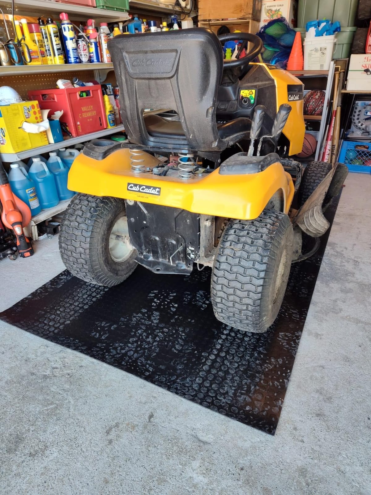 Heavy Duty Coin-Grip Rubber Flooring Roll, 4' x 8', 1/8