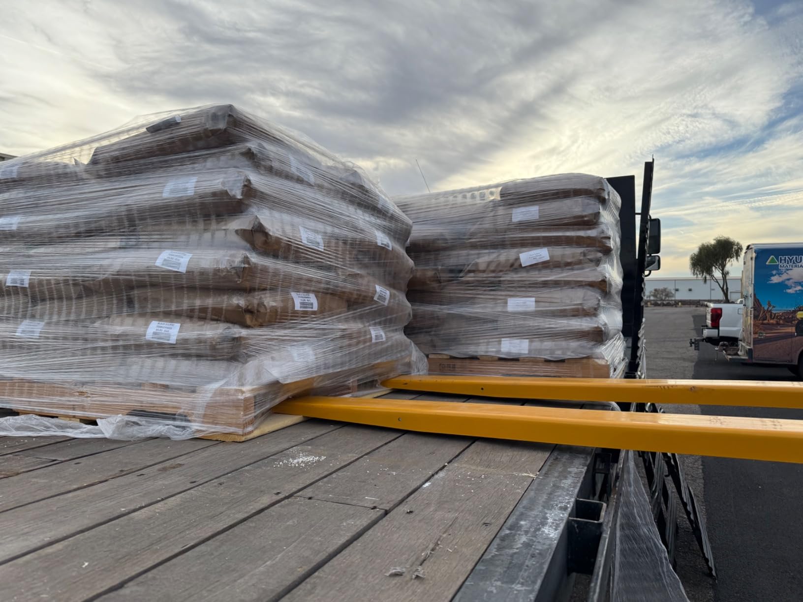 VEVOR Forklift Extensions, 84 Inch Fork Extensions 4.5 Inch Width customer photo 1