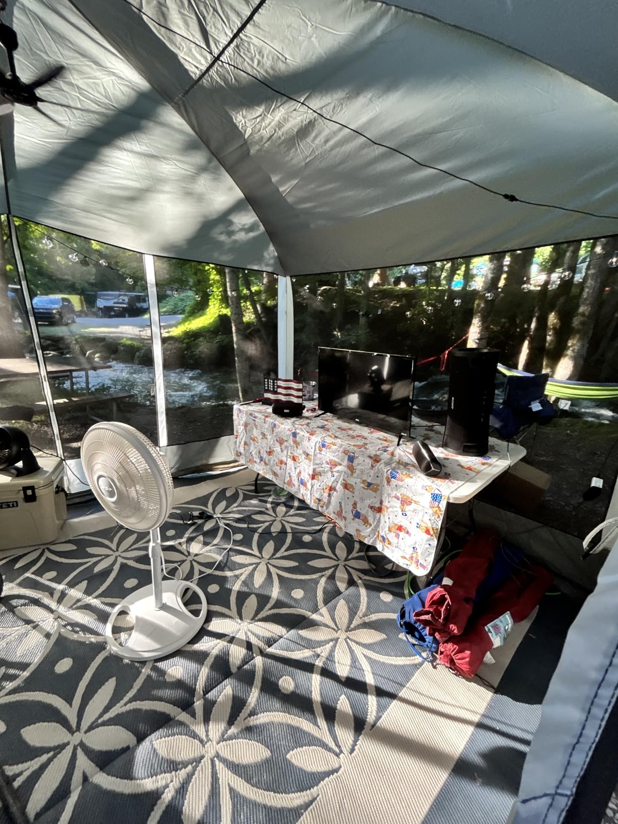 DMH OUTDOORS Screen House Tent 13x9 FT with Netting Mesh & 2 Magnetic Doors | Portable Sunshade Screen Room Canopy Shelter with Projection Screen for 12 People, Outdoor Gazebo for Backyard Camping Patio customer photo 1