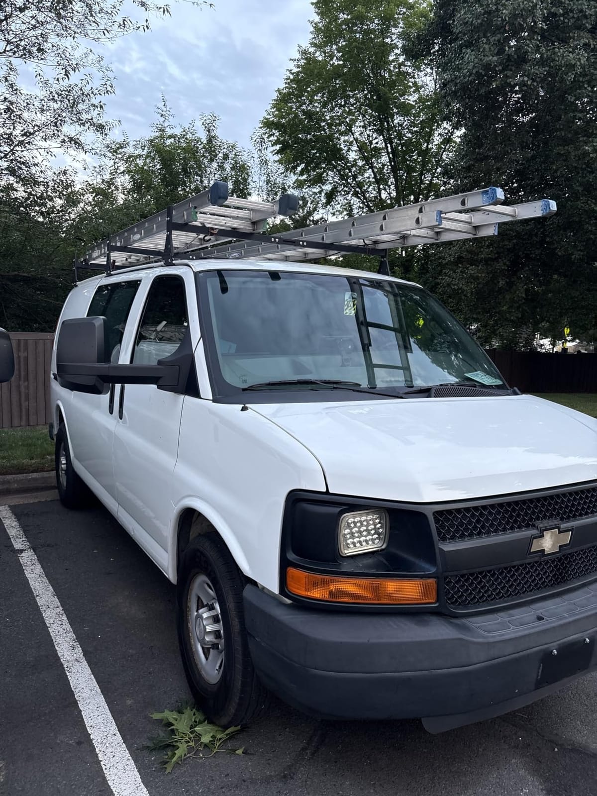 Universal Van Ladder Rack with Rear Roller, Fits Rain Gutter Vans, 800 lb customer photo 1