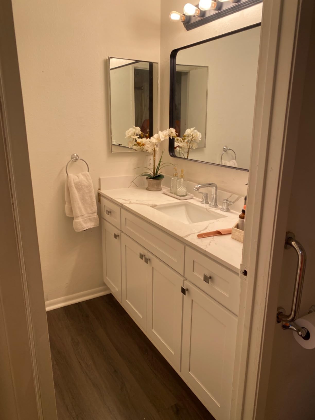 60 in. W x 22 in. D Quartz Calacatta River Vanity Top with Undermount Middle Sink, Two Sidesplash & One Backsplash, 8 Inch Faucet Hole Spread Bathroom Vanity Sink Countertop customer photo 2