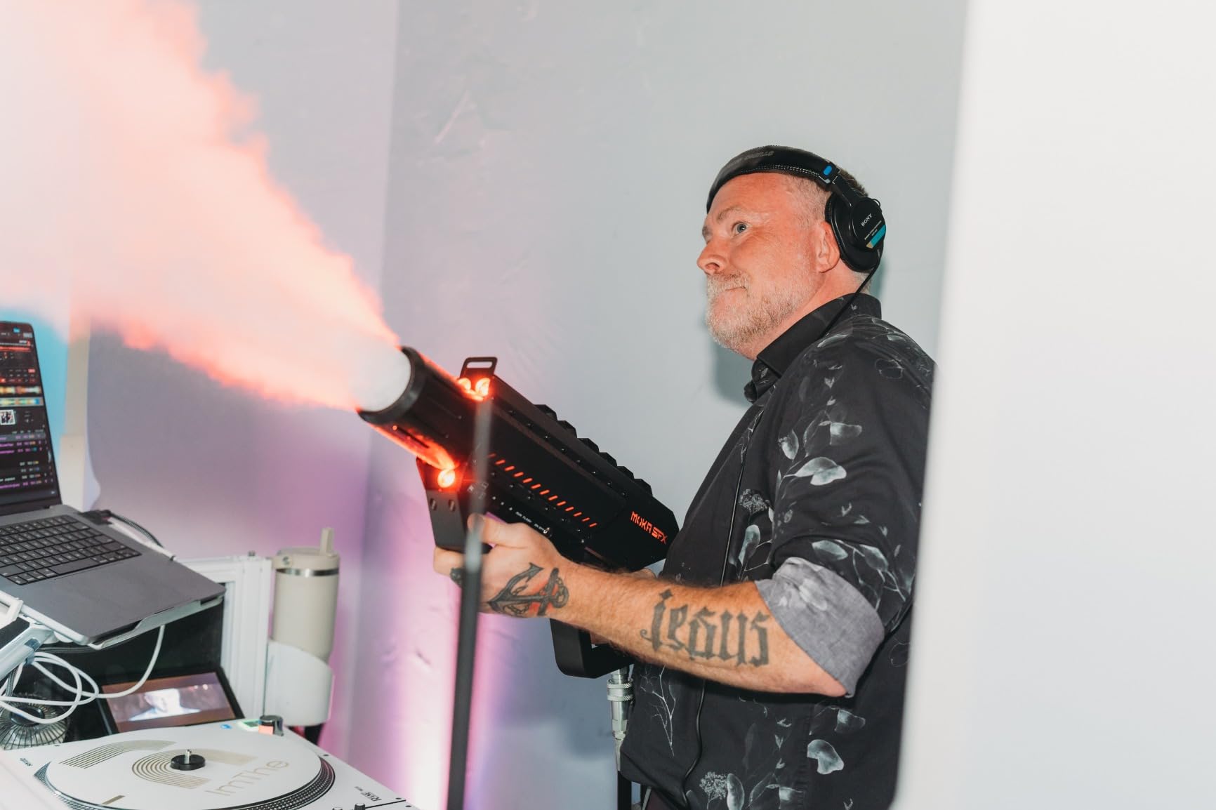 Handheld CO2 Cannon with LED Lights Co2 Jet Machine with Adjustable Shoulder Strap 10ft CO2 Hose Quick Connect Fitting Stage Effect Machine for DJ Nightclub Wedding Party Live Show Special FX customer photo 1
