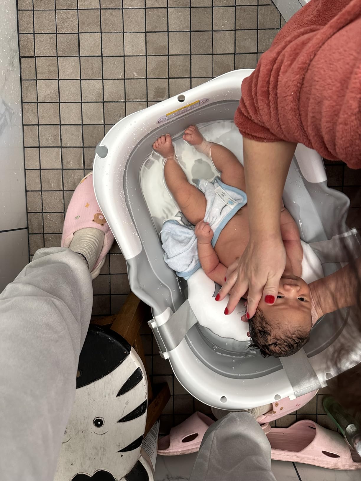 Collapsible Baby Bathtub for Newborn, Foldable Baby Bath Tub with Thermometer & Soft Floating Cushion & Drain Hole, Portable Travel Infant Bath Tubs for Newborns to Toddler 0-36 Months Girl, Pink customer photo 1