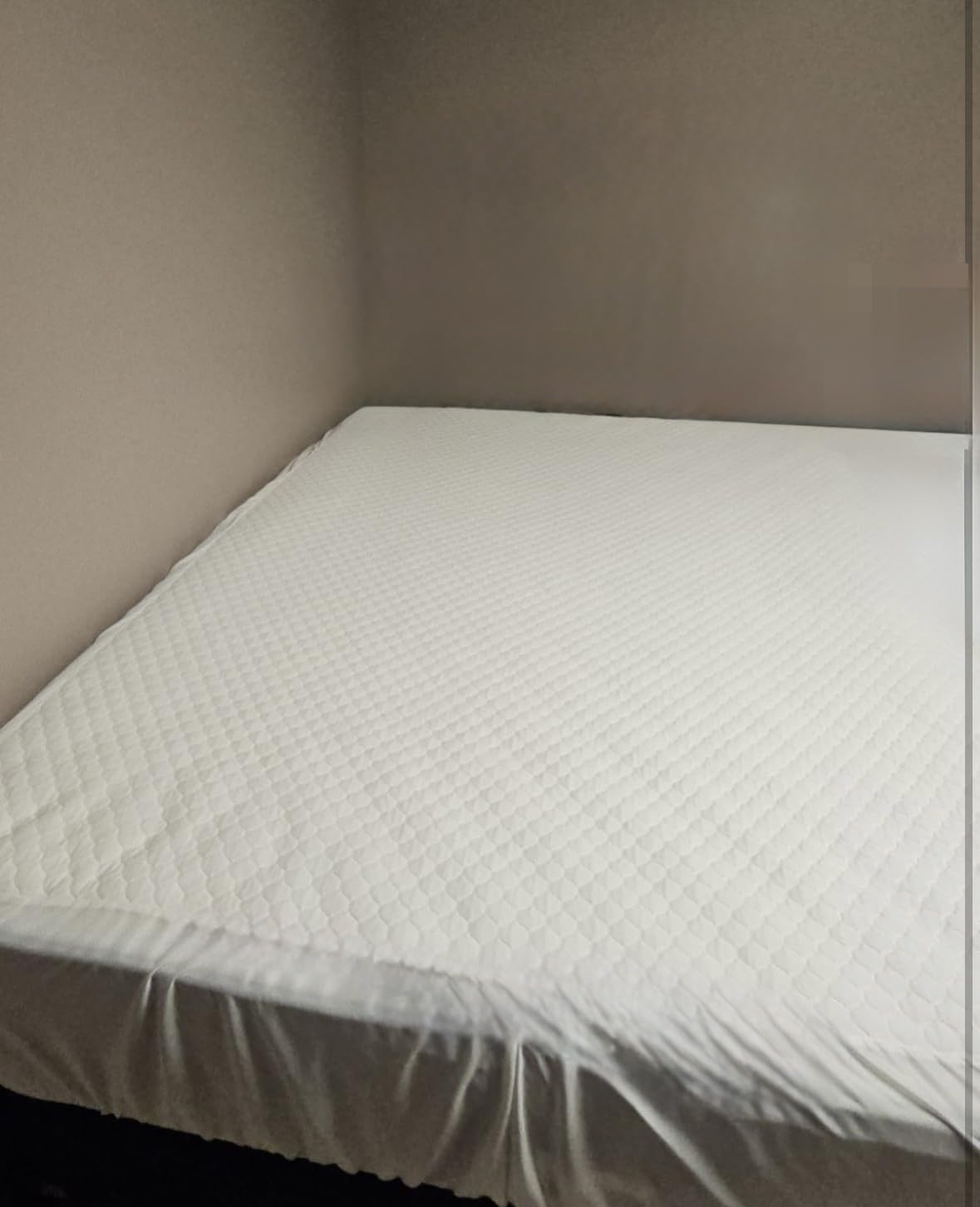 OhGeni 100% Waterproof Mattress Protector,King Size Premium Bamboo Soft Thick Pad,3D-Air Fabric Cooling Breathable Fitted Sheets,Washable Bed Cover,Deep Pocket Noiseless Over 99 Count Hex Bumps customer photo 2