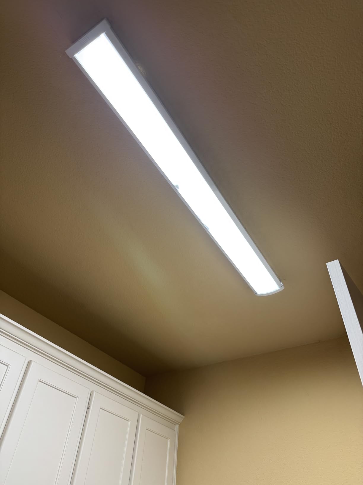 HYPERLITE 4FT 60W LED Wraparound Light, 6600lm Linkable 60W/50W/40W 5000K Led Shop Lights Surface Mounting, ETL, AC120V LED Ceiling Office Wrap Light for Kitchen, Hallway, Fluorescent Replacement, 4P customer photo 1