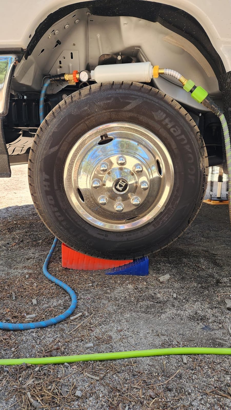 WELLUCK Camper Leveler, RV Leveling Blocks Camper Wheel Chocks Up to 35,000 lbs, 2 Packs Heavy Duty Curved RV Camper Leveler Kit with Anti-Slip Mats for Travel Trailer Easier & Faster Leveling customer photo 1