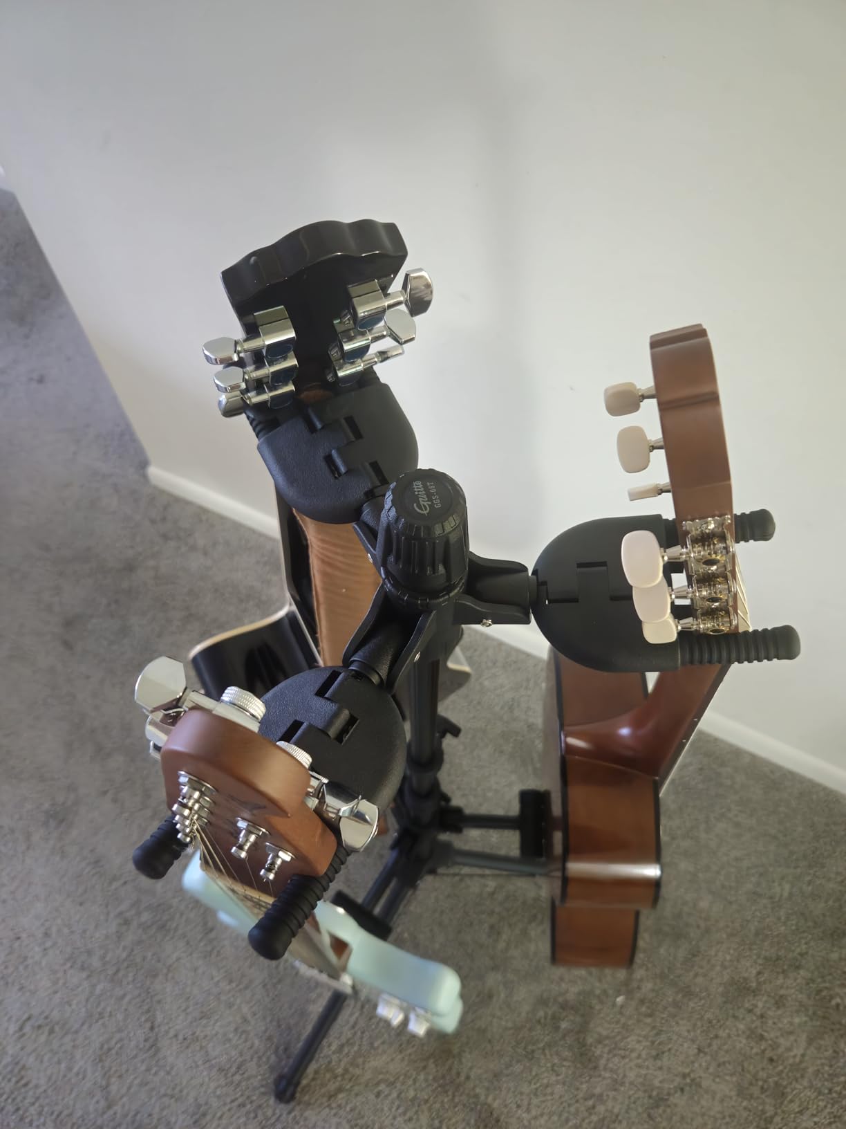 GUITTO Triple Guitar Stand - Heavy Duty 3 Guitar Stand for Acoustic/Electric/Bass/Banjos, Auto-Lock Folding Design, Non-Slip Base & Anti-Rust - Portable for Stage/Travel/Studio GGS-06T customer photo 1