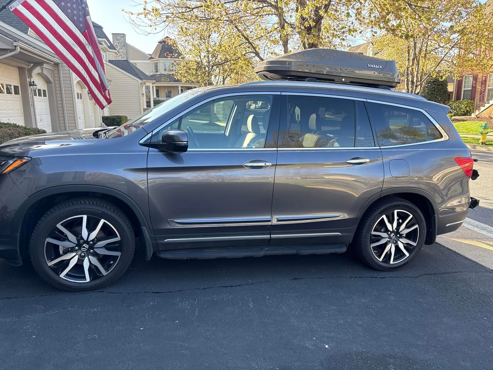 Rooftop Cargo Box, for Family Travel and Road Trips, 15.5 Cubic Ft, Black customer photo 2