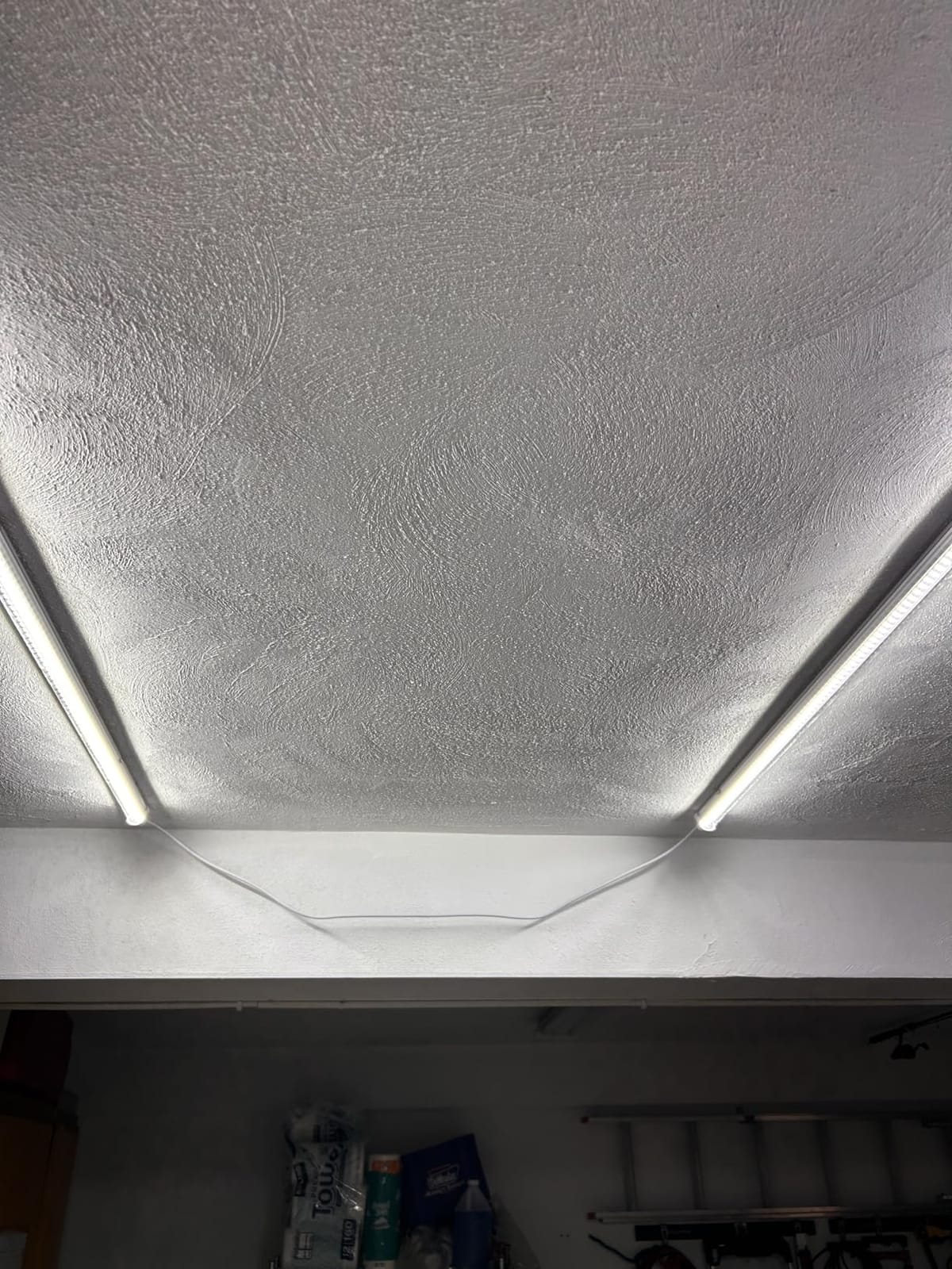 XLNYUUI Led Shop Lights, 4FT LED Light 50W 6500K 7000LM Daylight, Led Garage Light, Linkable Clear Cover Integrated V-Shape for Garage Warehouse Workbench Workshop (4-Pack) customer photo 1