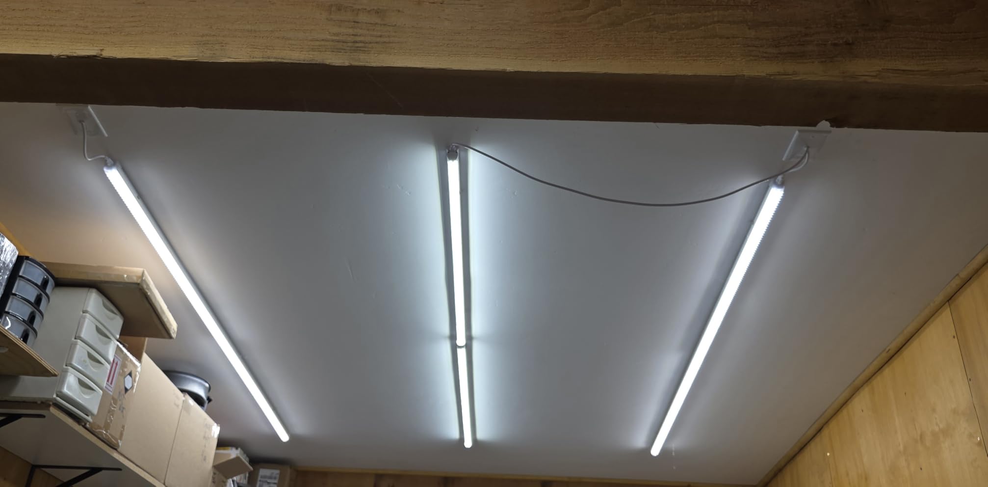XLNYUUI Led Shop Lights, 4FT LED Light 50W 6500K 7000LM Daylight, Led Garage Light, Linkable Clear Cover Integrated V-Shape for Garage Warehouse Workbench Workshop (4-Pack) customer photo 2