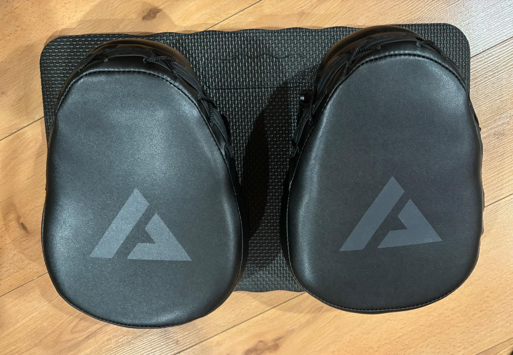 Valleycomfy Boxing Pads Punching Mitts for Training, Muay Thai, Martial Arts | Curved Focus Punch Mitts, for Men and Women, for Muay Thai, Kickboxing, Taekwondo customer photo 2
