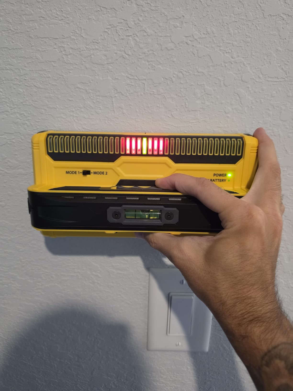 Franklin Sensors ProSensor MAX 13-Sensor Stud Finder, 2.5-in Deep Detection | High Accuracy Wood and Metal Stud Finder Wall Scanner For Thick Walls, Plaster, and OSB, Made in the USA, Built-in Level customer photo 2