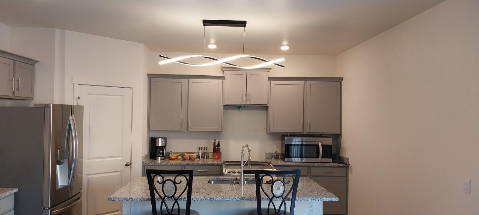 Modern Ceiling Pendant Lights, 39in LED Black Linear Chandelier with Remote Control 3000k-6000K Adjustable Color Temperature, Island Lighting Hanging Light for Kitchen, Dining Room, Living Room customer photo 1