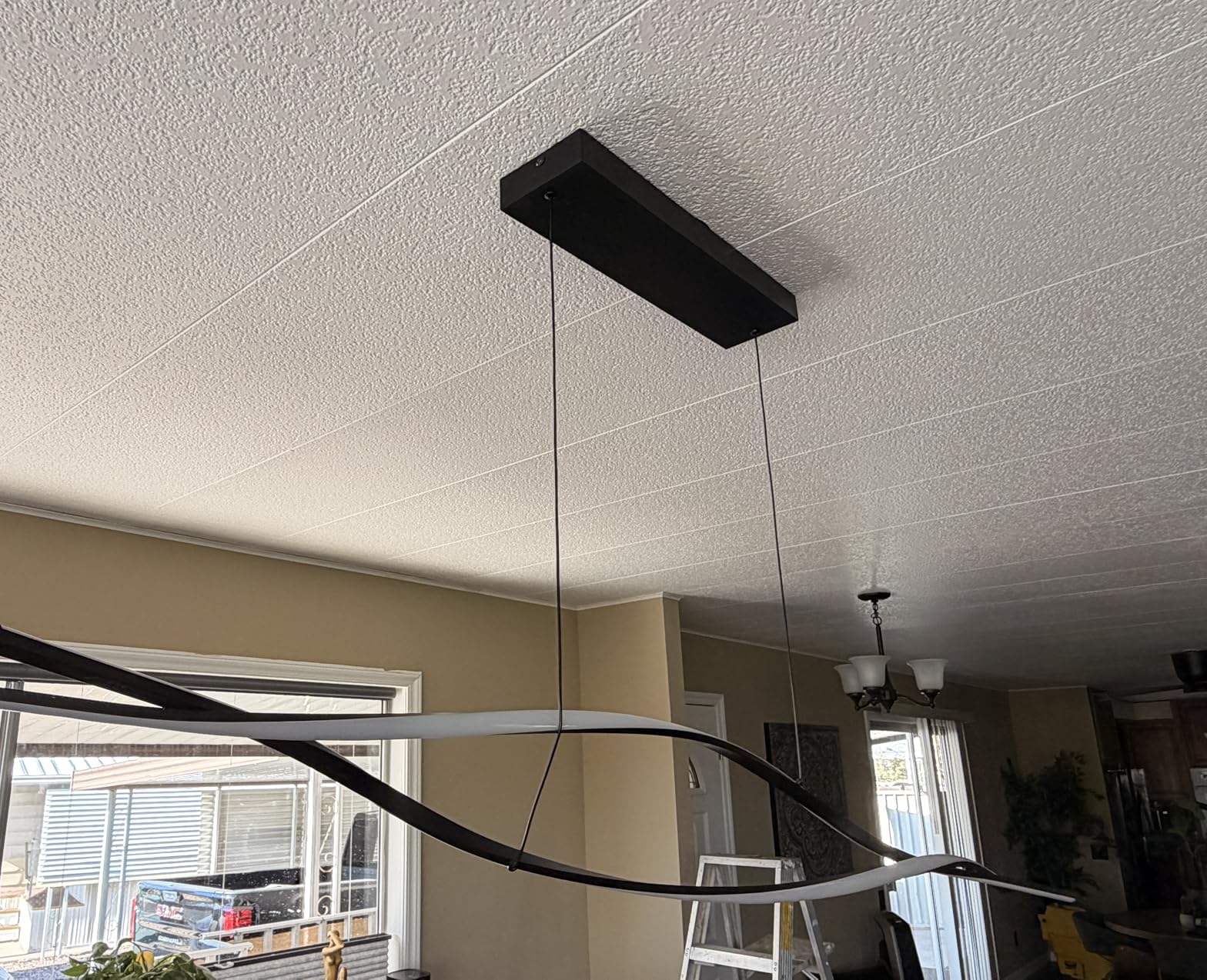 Modern Ceiling Pendant Lights, 39in LED Black Linear Chandelier with Remote Control 3000k-6000K Adjustable Color Temperature, Island Lighting Hanging Light for Kitchen, Dining Room, Living Room customer photo 2