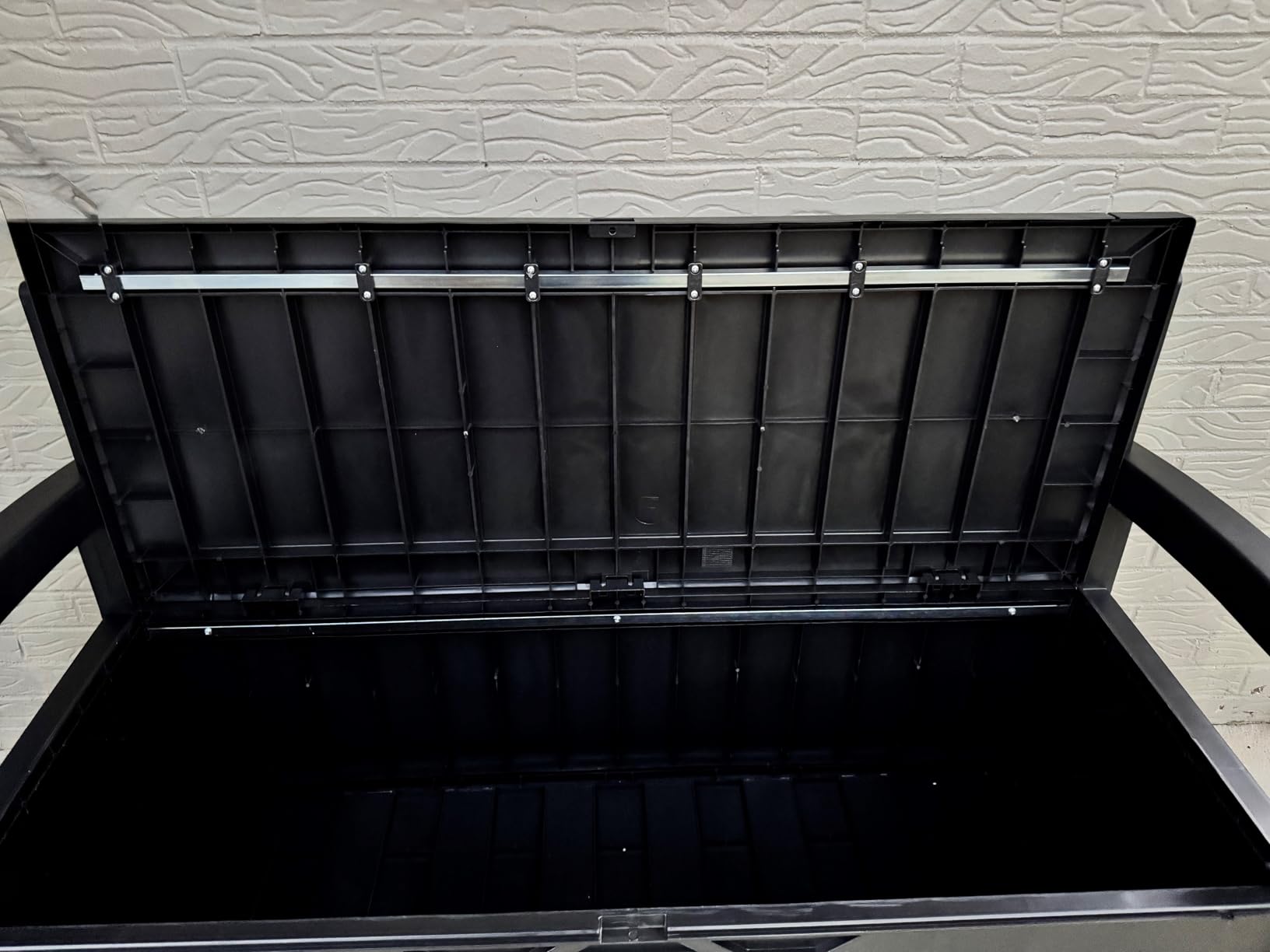Greesum 80 Gallon Storage Bench Outdoor Deck Box with Armrest, Black | Patio Furniture,Lockable, Waterproof and UV Resistant, Suitable for Garden, Pool customer photo 2