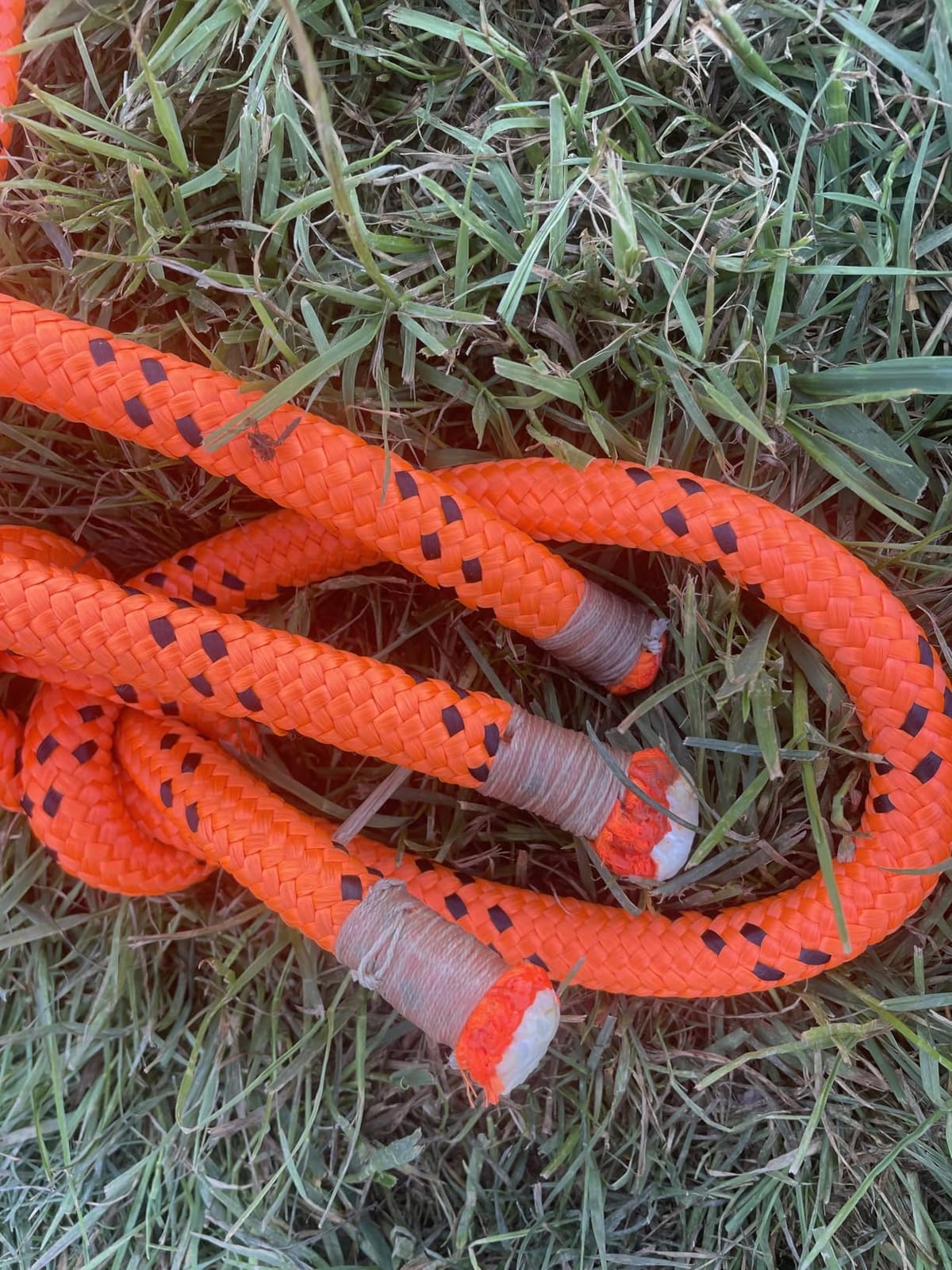 VEVOR Double Braided Polyester Rope 3/4 in x 220 ft 24 Strands Orange/Black customer photo 2